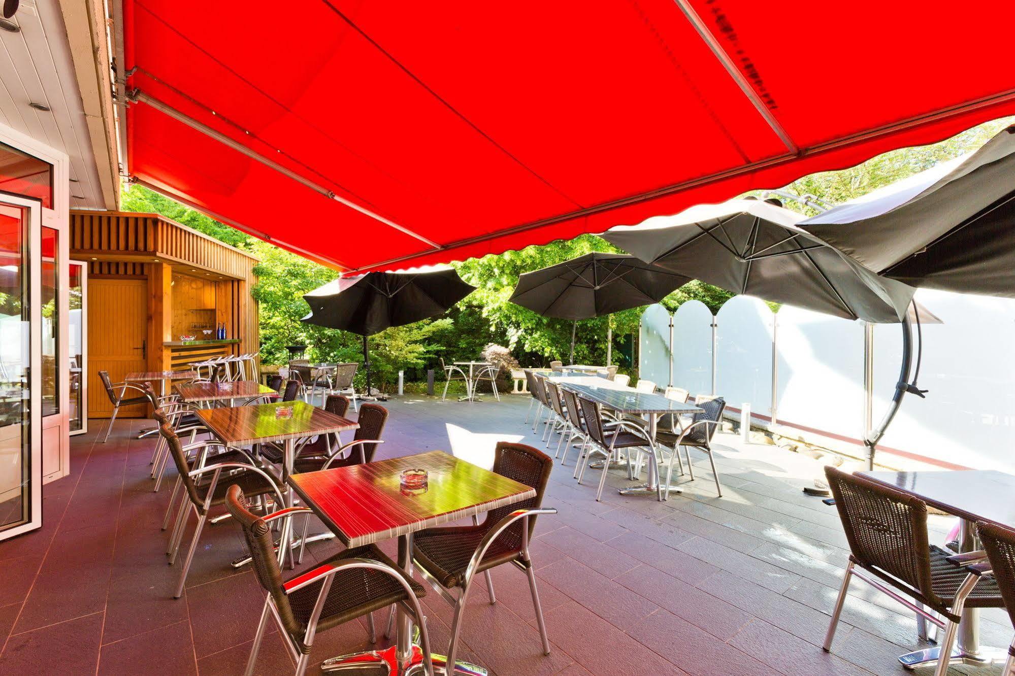 Hotel Novel Restaurant La Mamma Annecy Exterior photo
